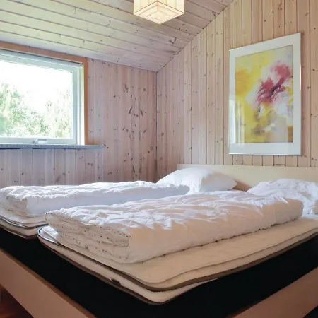 Dom wakacyjny Three-bedroom Holiday In